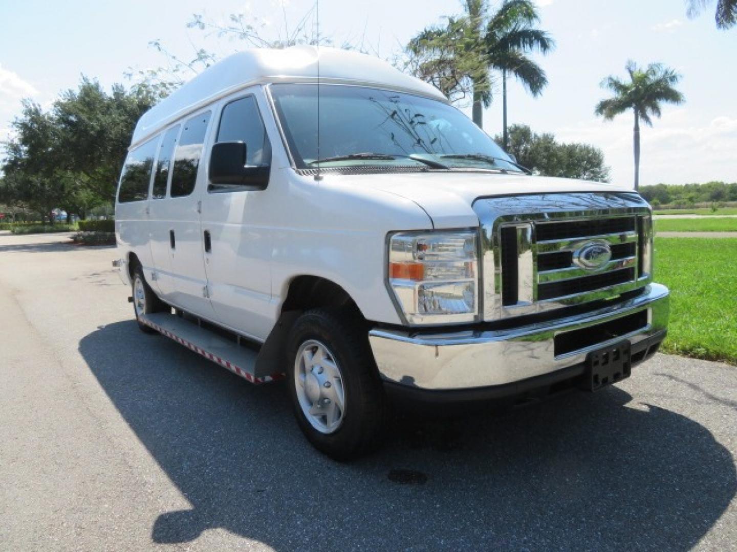 2014 White /Gray Ford E-Series Van (1FTNE1EW1ED) , Automatic transmission, located at 4301 Oak Circle #19, Boca Raton, FL, 33431, (954) 561-2499, 26.388861, -80.084038 - Photo#10